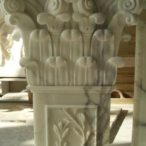 Colonna in marmo Calacatta
